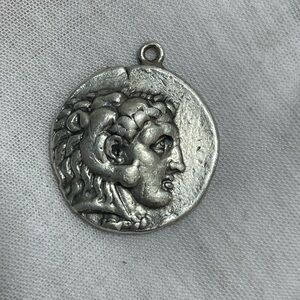 Vintage Silver Ancient Greek–Style Coin Pendant – Alexander the Great Design